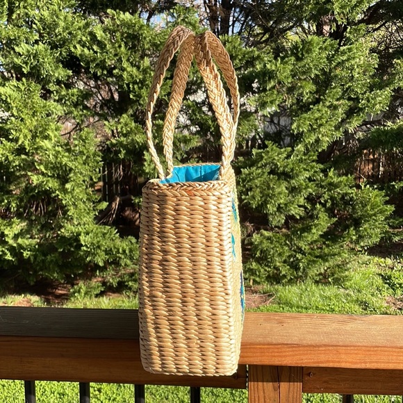 Floral Woven Straw Tote Bag - Picture 2 of 6